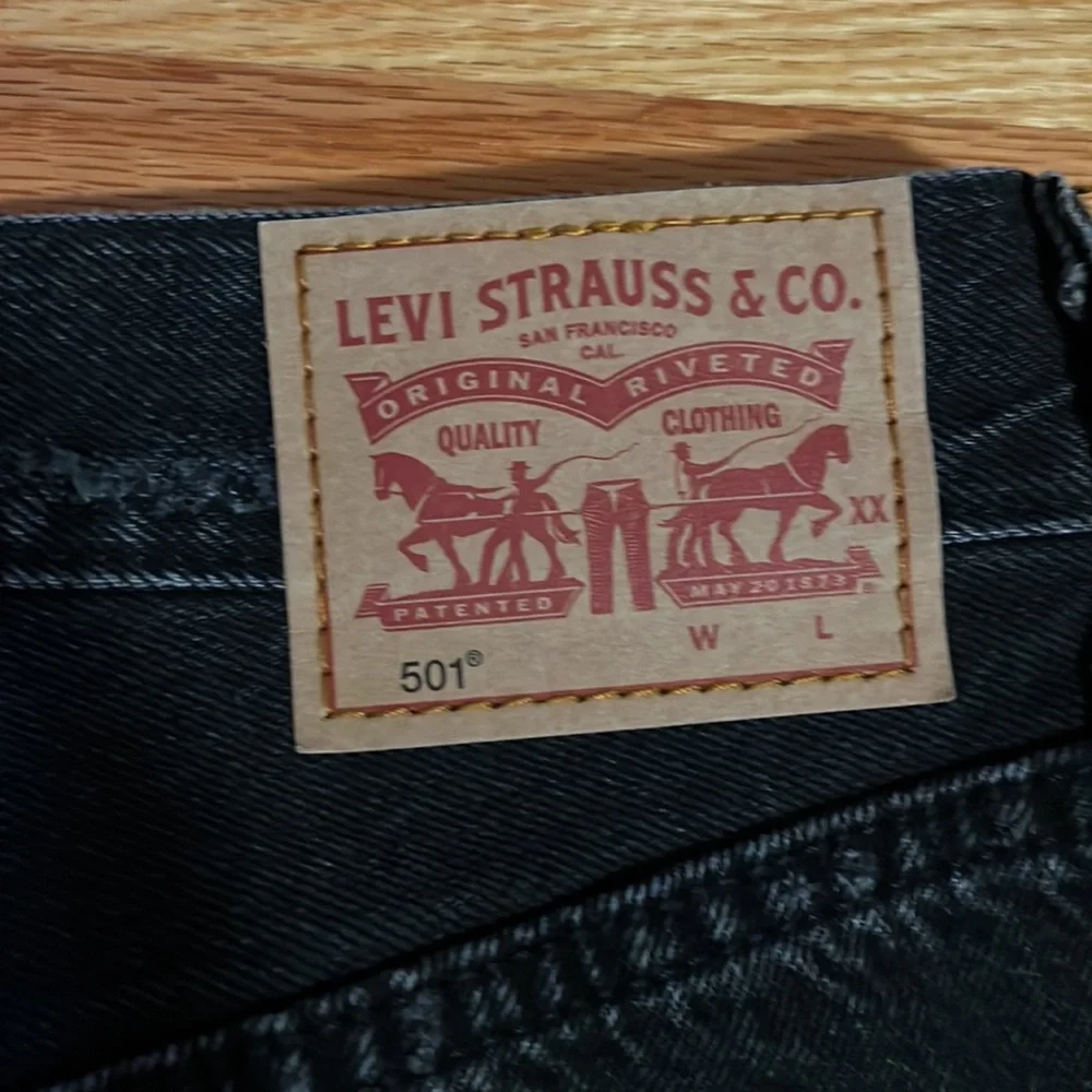 Levi 501 Jean - Picture 14 of 16